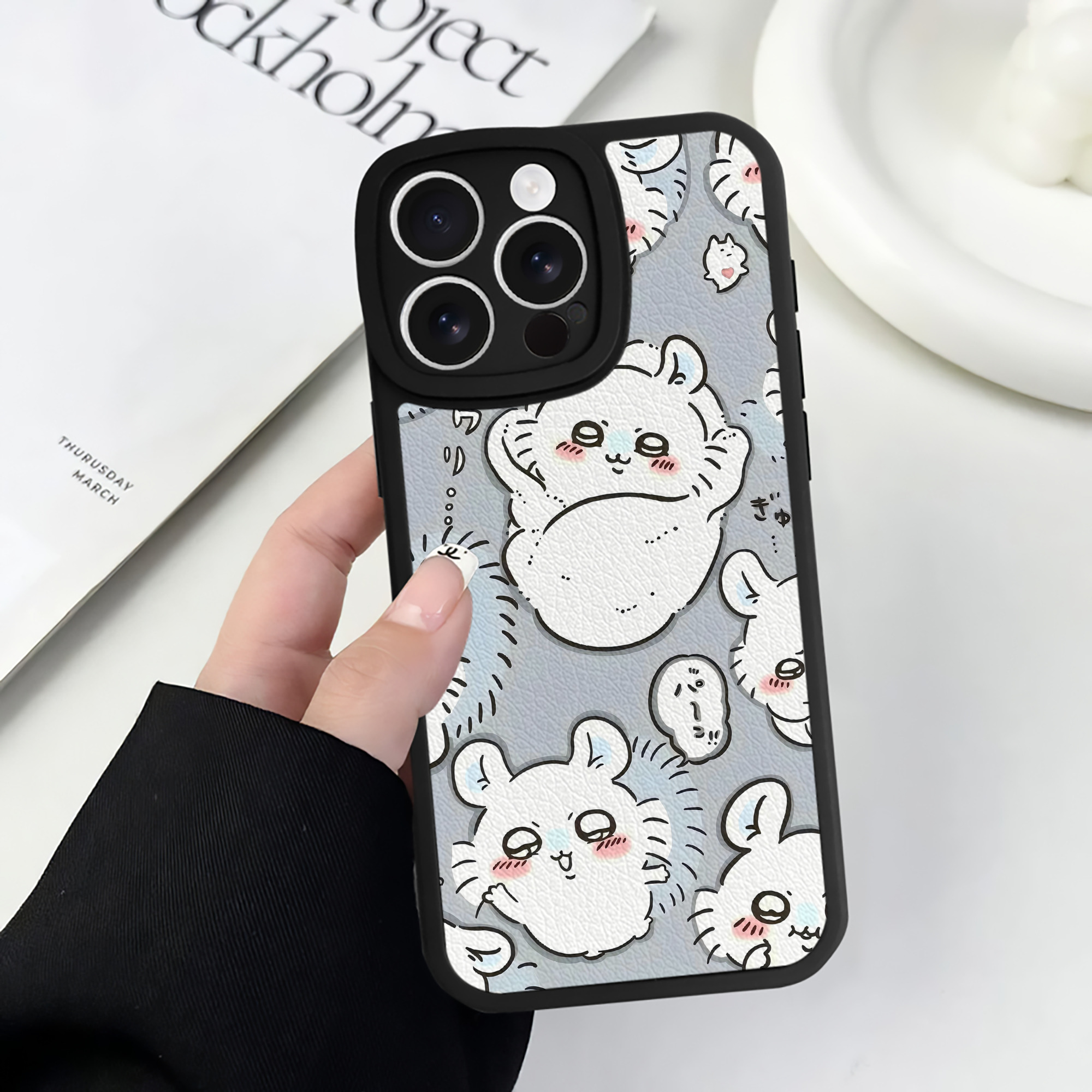 （画像用） ちいかわ Chii-kawa 【iPhone 16シリーズ対応】シリコンスマホケース（レザー調） 材質：シリコン